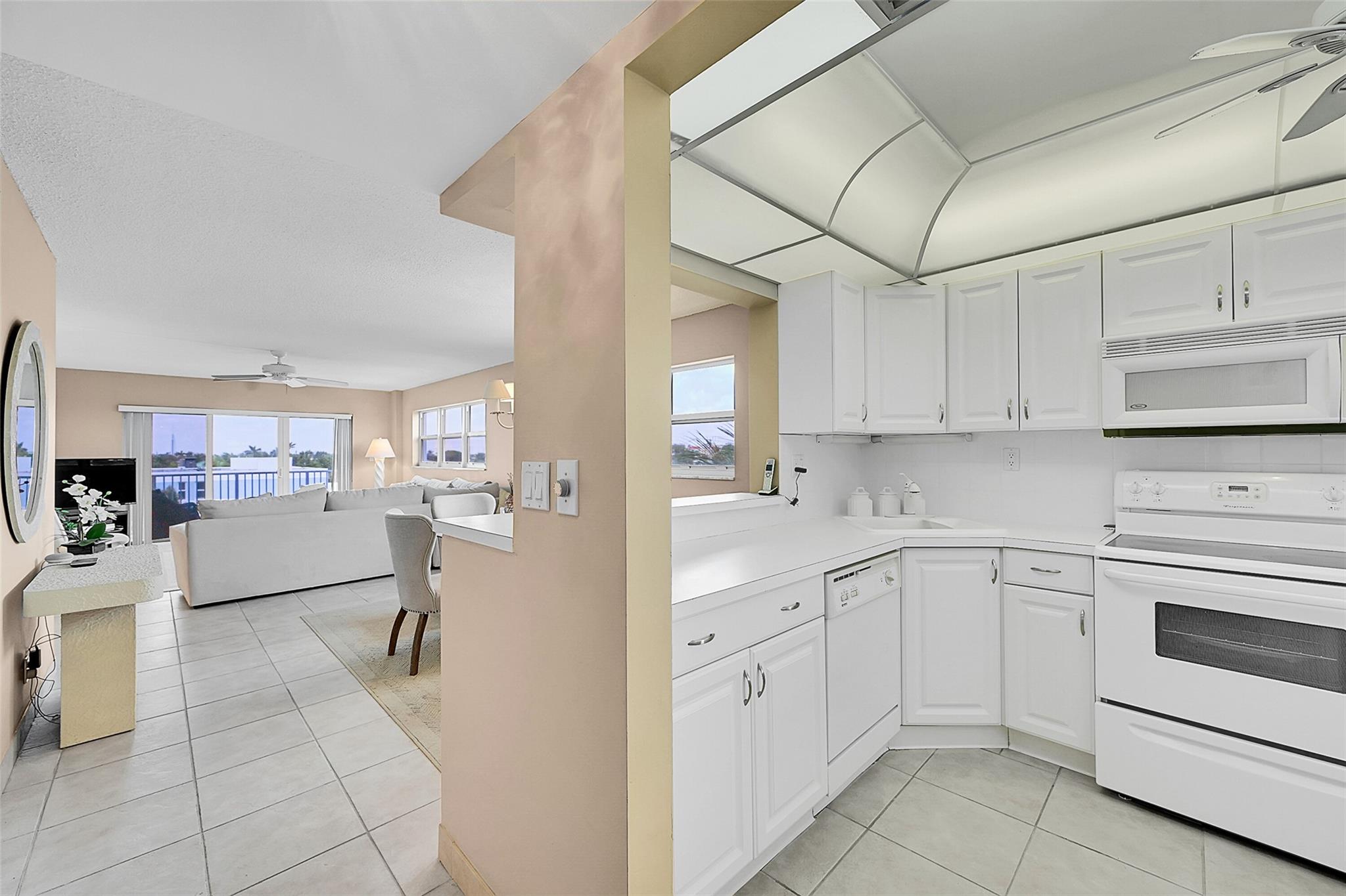 4540 N Ocean Dr 406