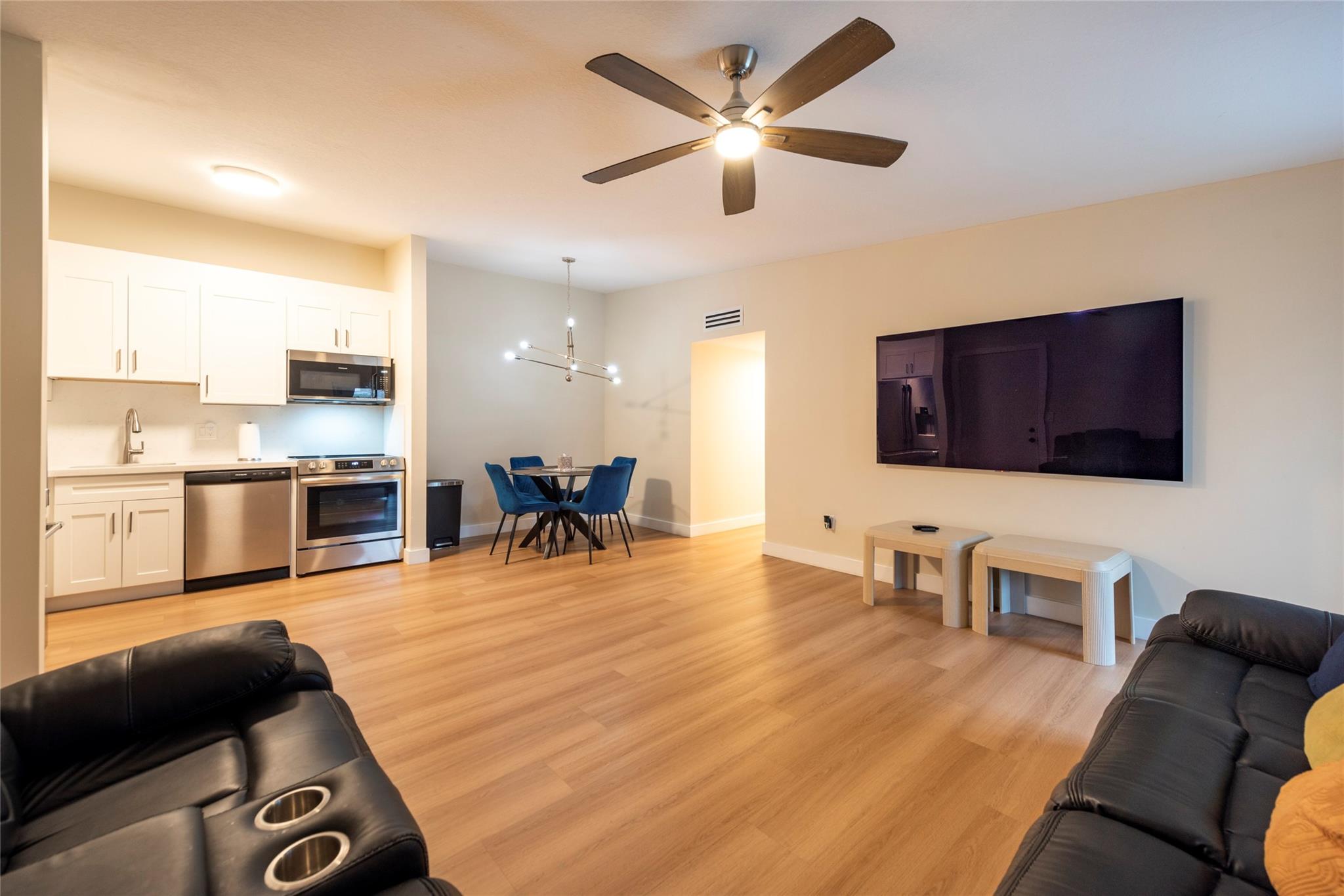 Live the lifestyle you’ve been dreaming of, renovated, resort-style living in this beautiful 2-bedroom, 2-bathroom condo, located in a King Point! This move-in-ready home features a modern open-concept layout, a stylish kitchen and stainless steel appliances. The spacious living and dining areas open to a private screened-in balcony overlooking the sparkling pool — your perfect peaceful retreat. The community offers amazing amenities: a clubhouse, fitness center, heated indoor pool, creative studios, billiards room, cozy library, grand ballroom, and a theater with live shows and entertainment.
