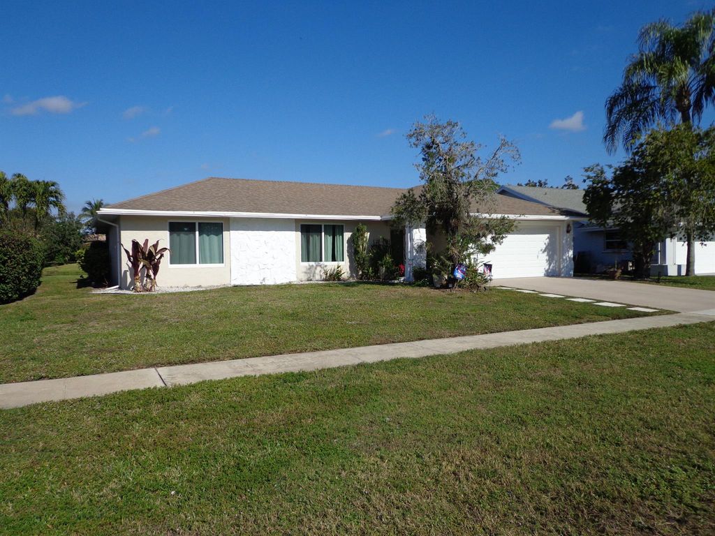 Photo of 13953 Geranium Place, Wellington, FL 33414 (MLS # R11050494)
