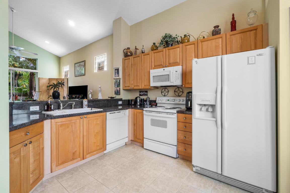 IBIS GOLF AND COUNTRY CLUB 22 - Residential Lease