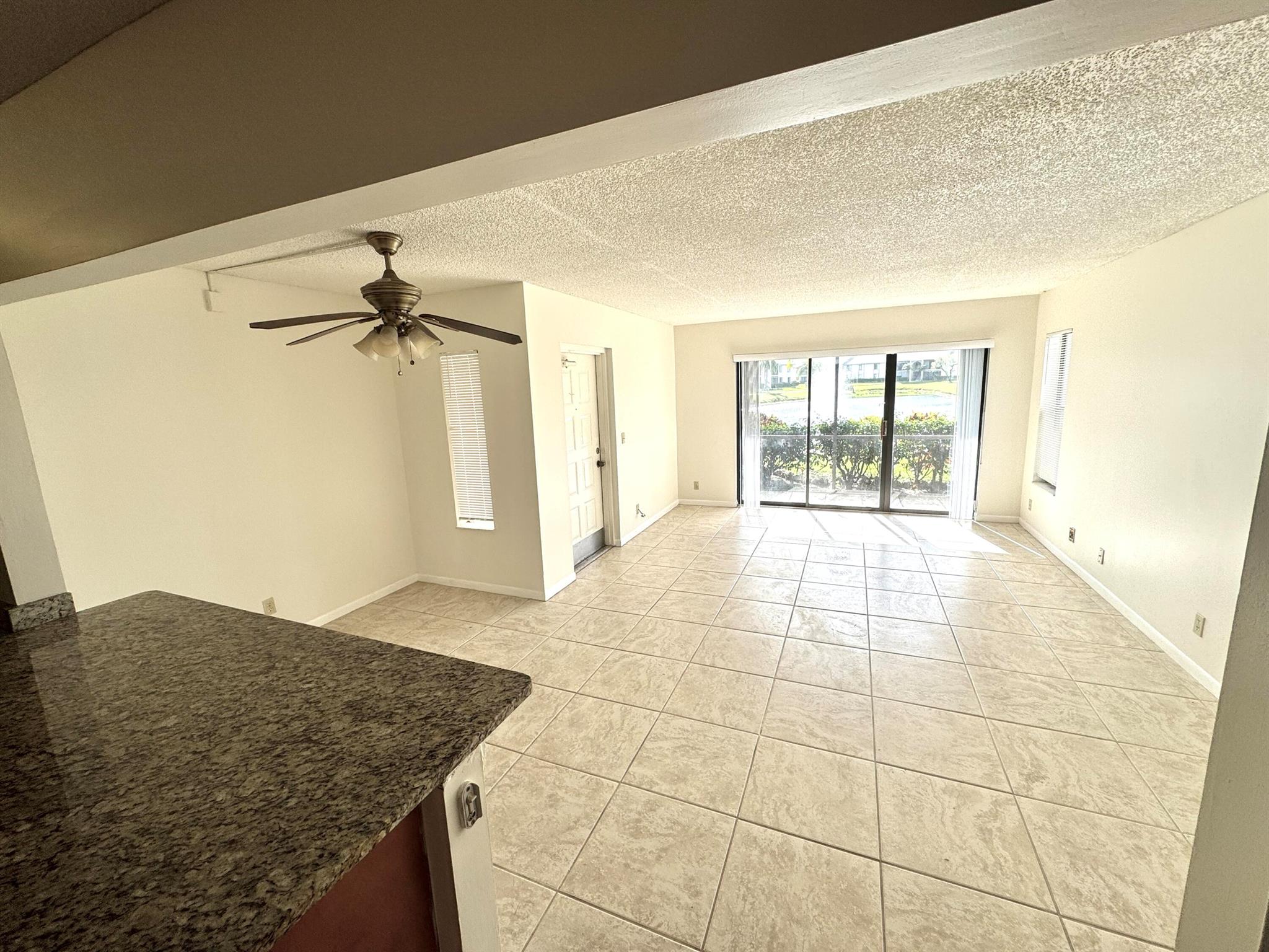 1119 Green Pine Boulevard C1, West Palm Beach, FL, 33409/$195,000 4 1119 Green Pine Boulevard C1
