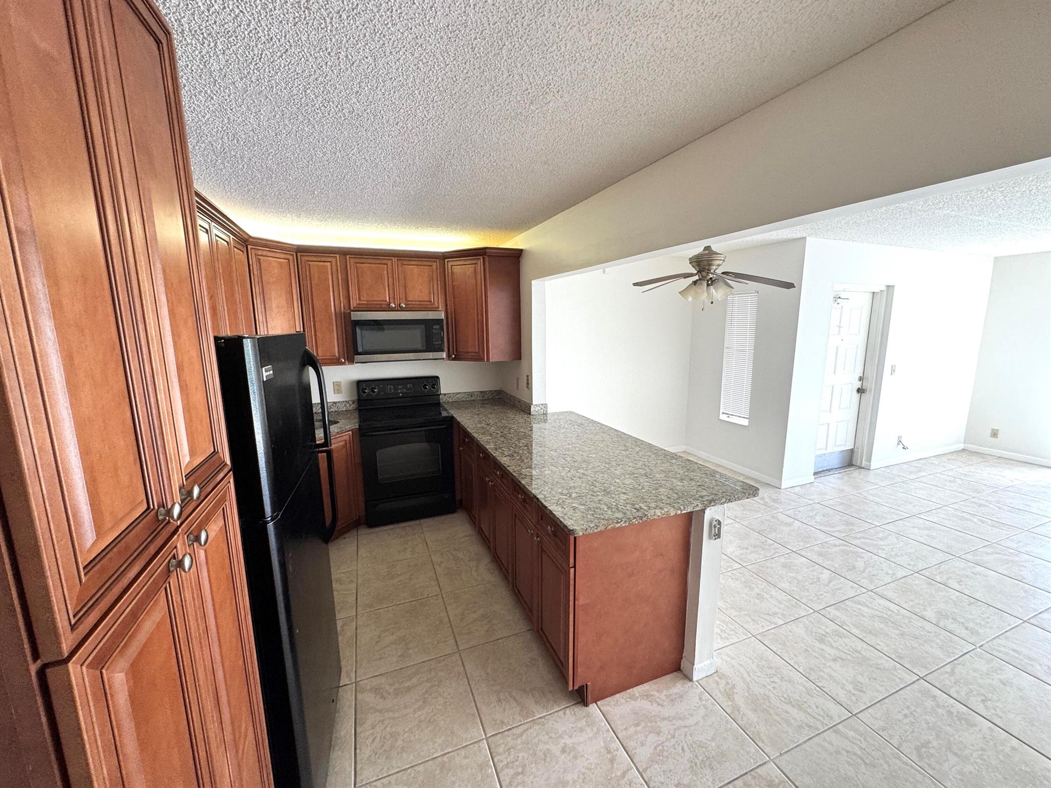1119 Green Pine Boulevard C1, West Palm Beach, FL, 33409/$195,000 3 1119 Green Pine Boulevard C1