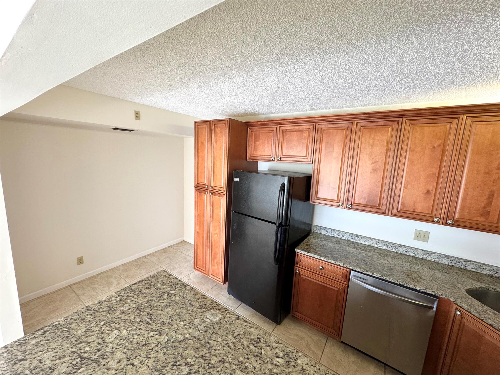 1119 Green Pine Boulevard C1, West Palm Beach, FL, 33409/$195,000 2 1119 Green Pine Boulevard C1