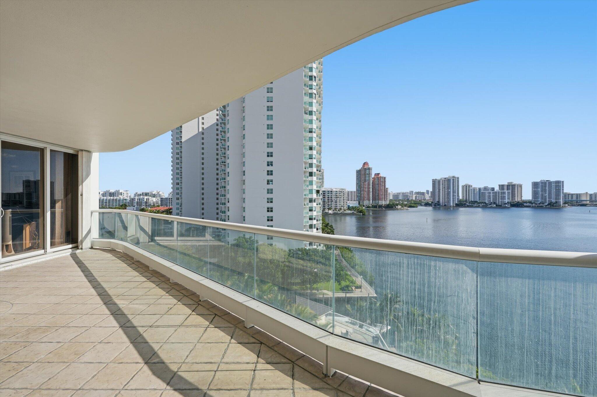 7000 W Island Boulevard 907