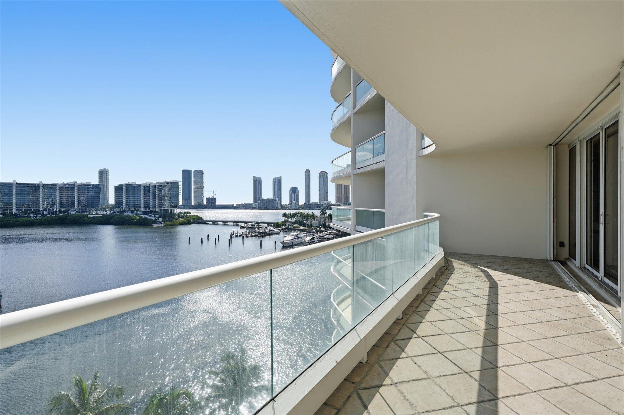 7000 W Island Boulevard 907