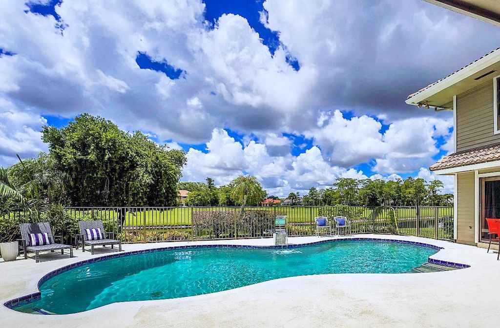 Photo of 18 Sheldrake Lane, Palm Beach Gardens, FL 33418 (MLS # R10996691)