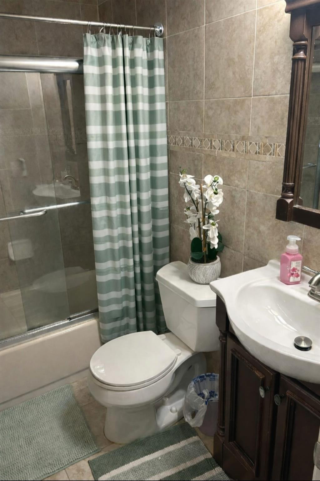 Cinnamon Place 1 121-26 B - Residential