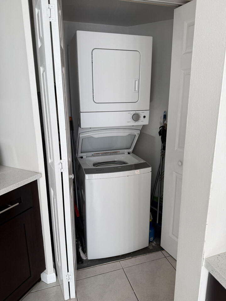 PLANTATION RACQUET CLUB - Residential Lease