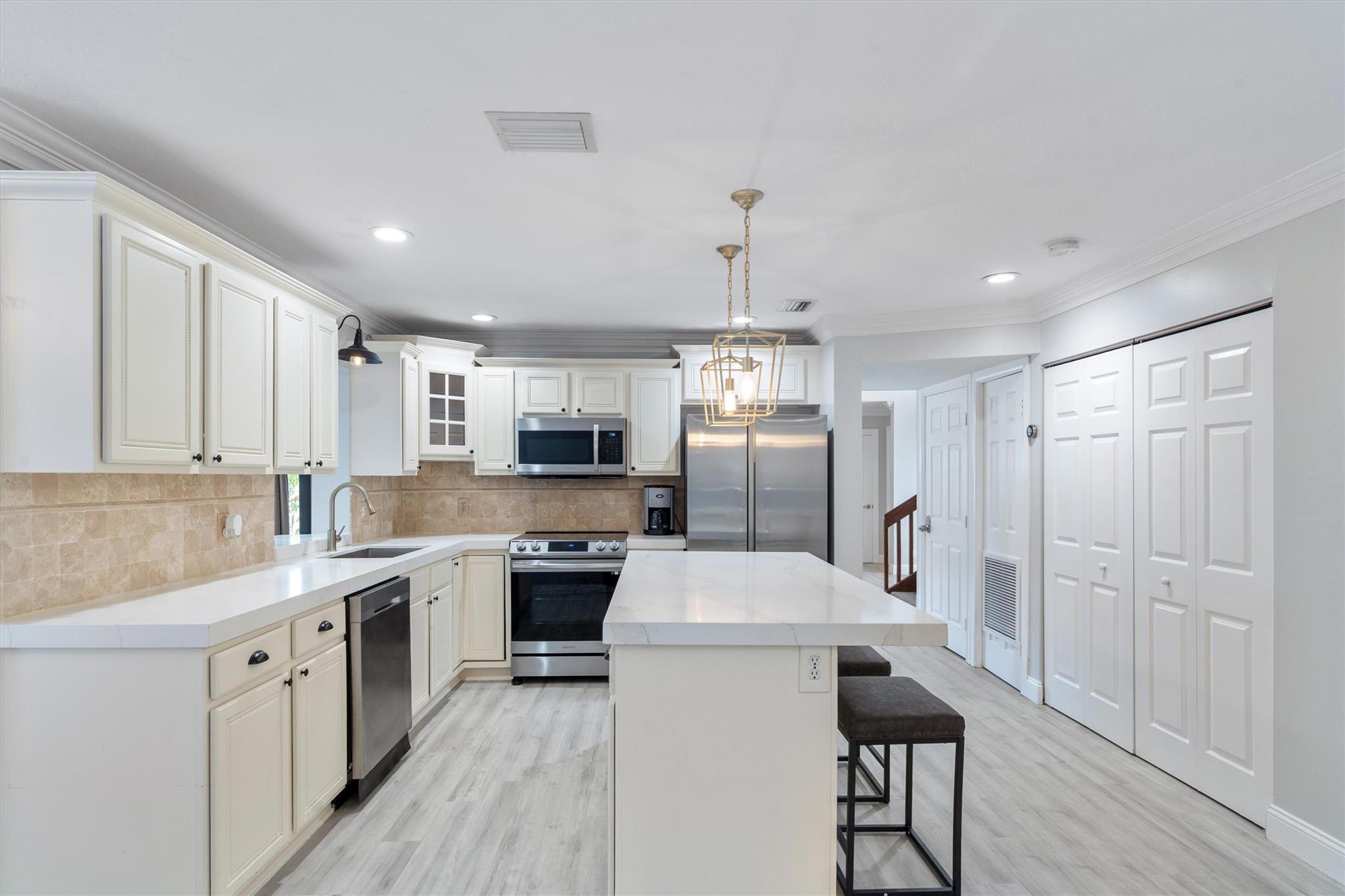 10037 Country Brook Rd, Boca Raton, FL, 33428/$750,000 3 10037 Country Brook Rd
