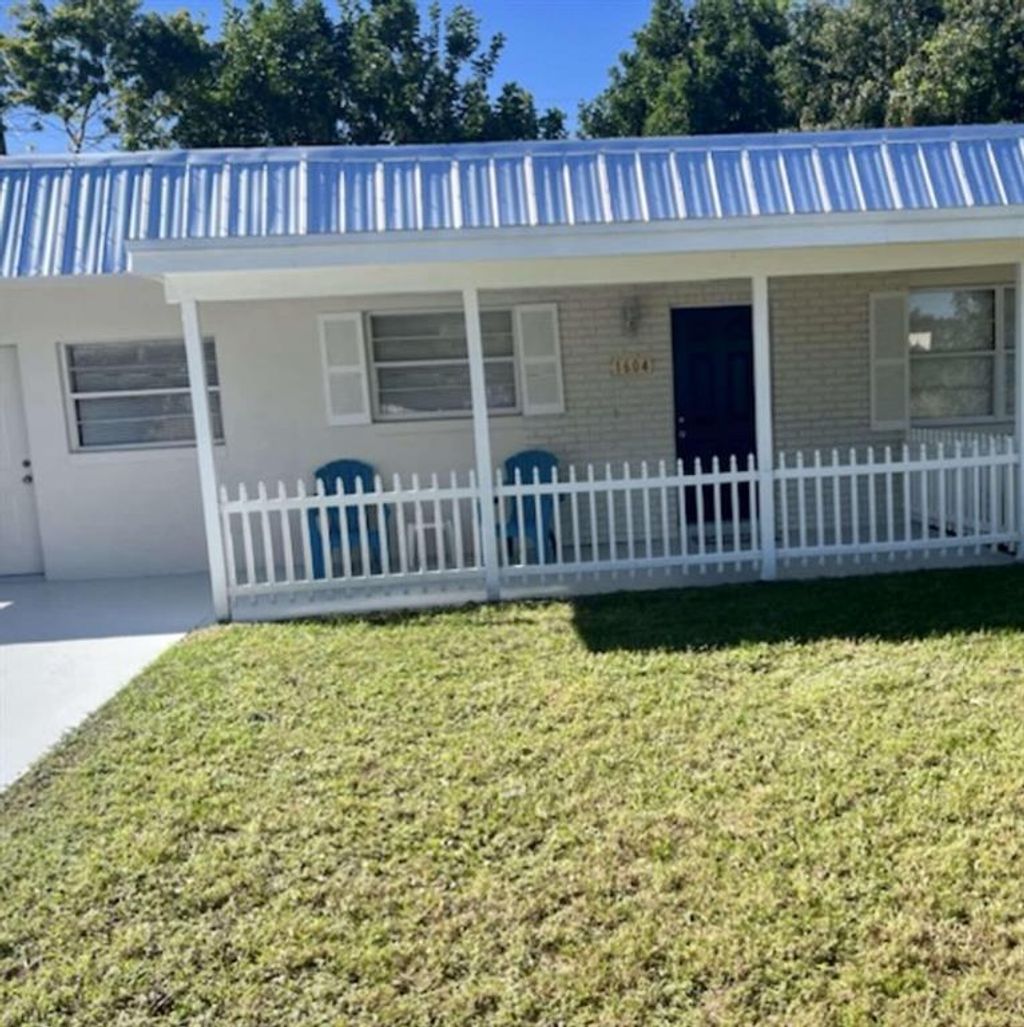 Photo of 1604 SE Apache Avenue, Stuart, FL 34994 (MLS # R10856919)