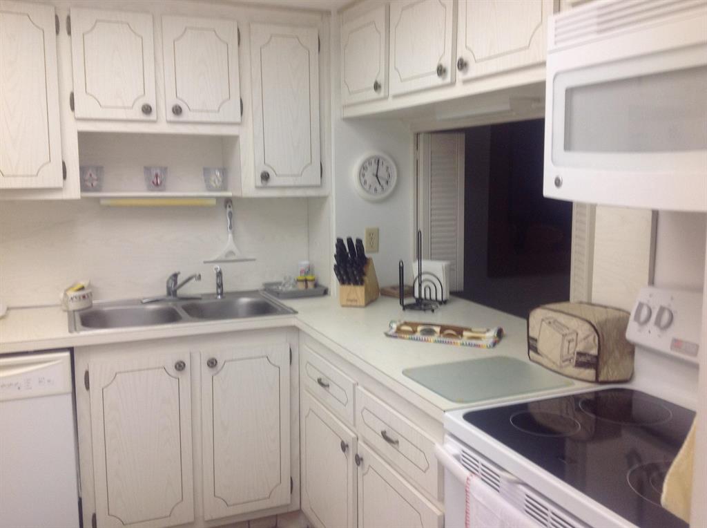 SANDALFOOT SOUTH ONE CONDO PT OF LTS 12, 33 AND 34 - Residential