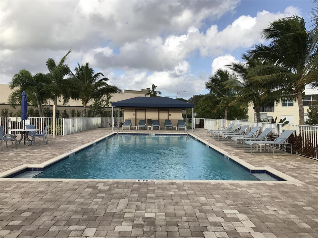 SANDALFOOT SOUTH ONE CONDO PT OF LTS 12, 33 AND 34 - Residential