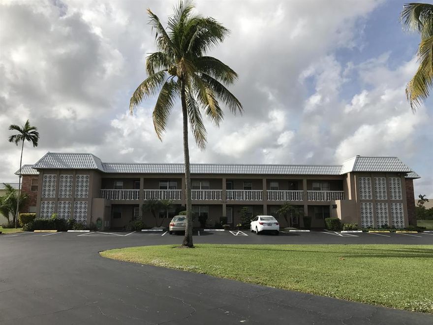 VERY CLEAN UNIT IN GREAT 55+ COMMUNITY IN WEST BOCA. CONDO ASSOCIATION REQUIRES MINIMUM 720 CREDIT SCORE. Vacant and easy to show
Best Deal in Boca Raton for under $100k
Run it wont last!!!!!