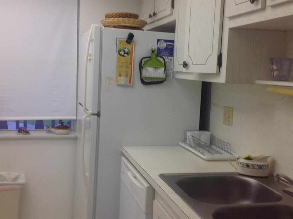 SANDALFOOT SOUTH ONE CONDO PT OF LTS 12, 33 AND 34 - Residential