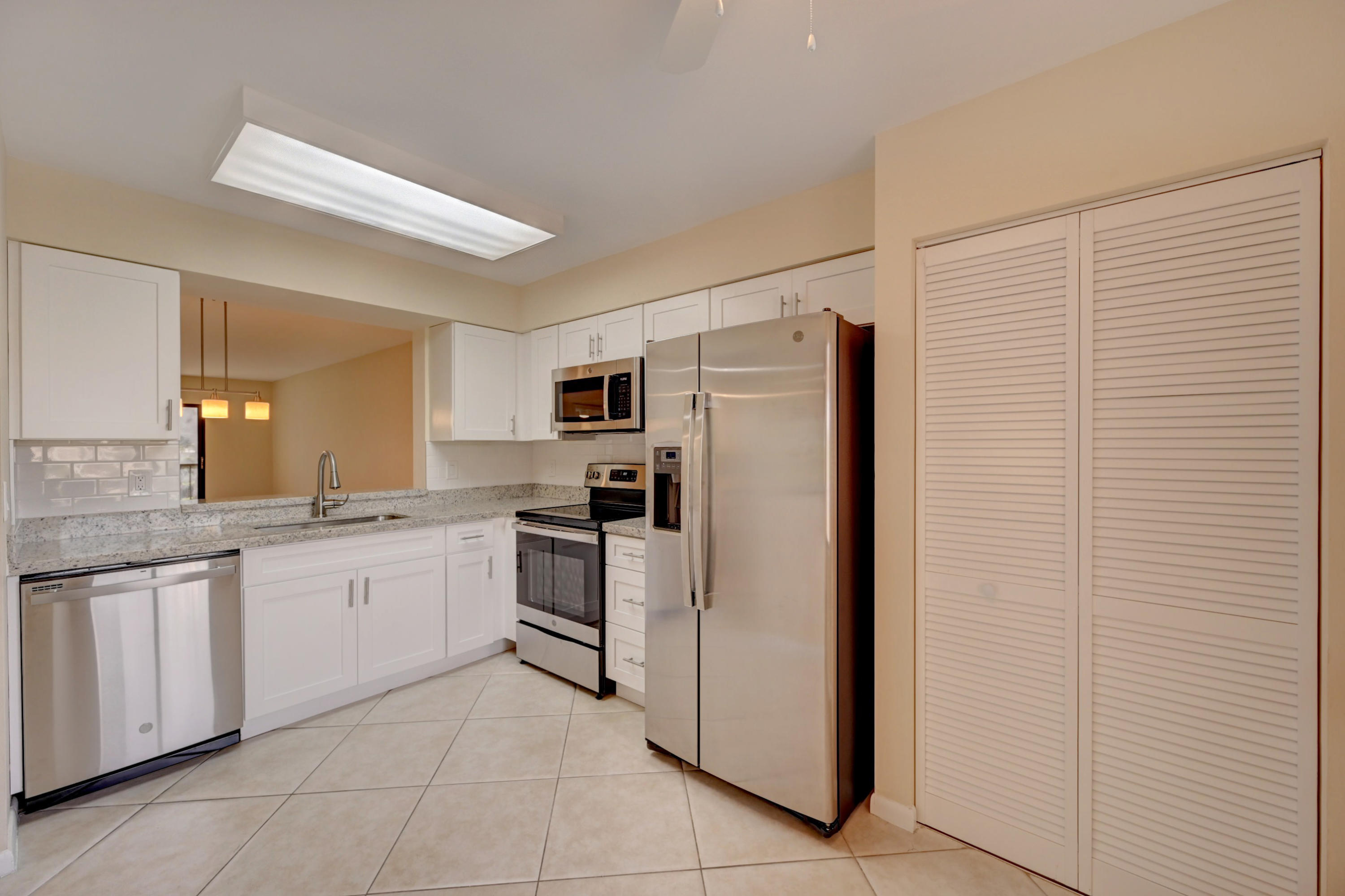 HUNTINGTON LAKES - Residential