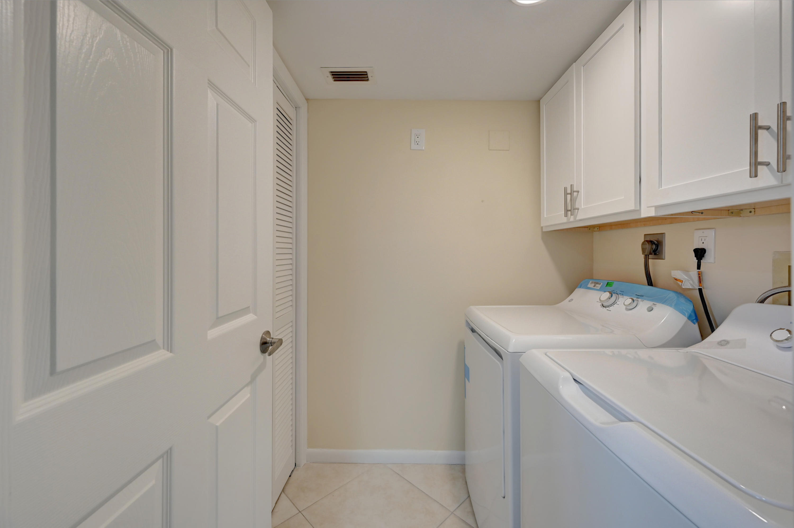 HUNTINGTON LAKES - Residential