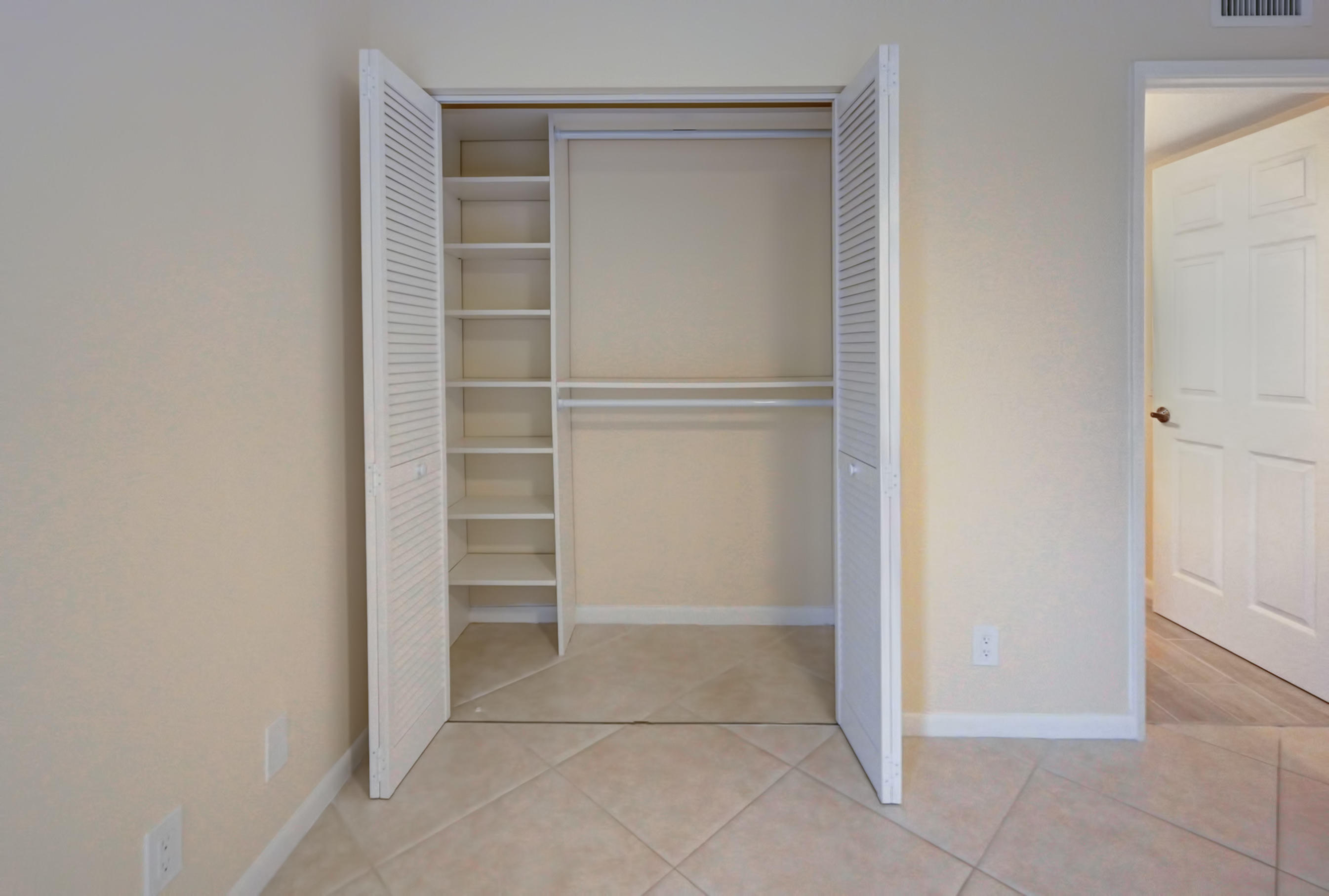 HUNTINGTON LAKES - Residential