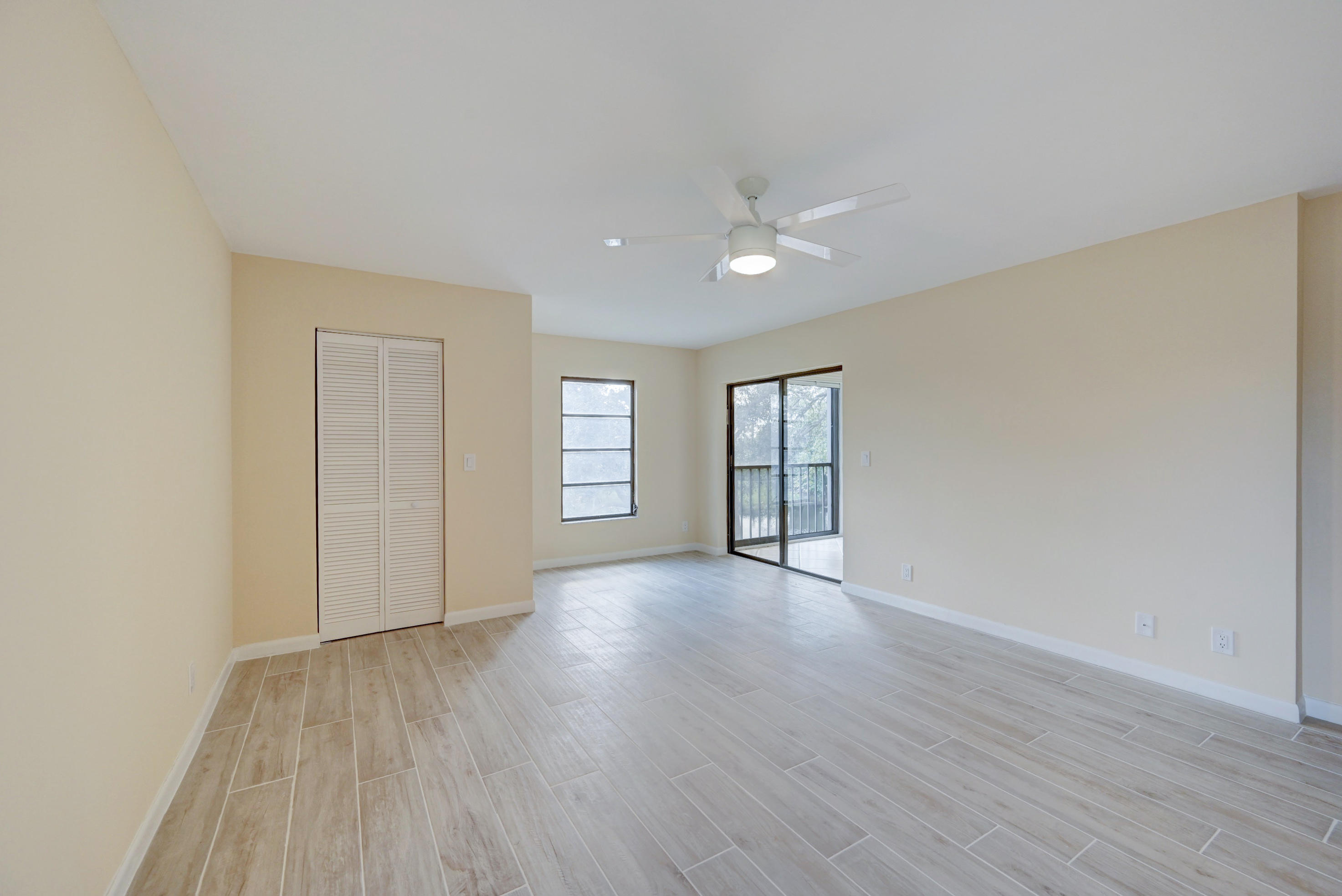 HUNTINGTON LAKES - Residential