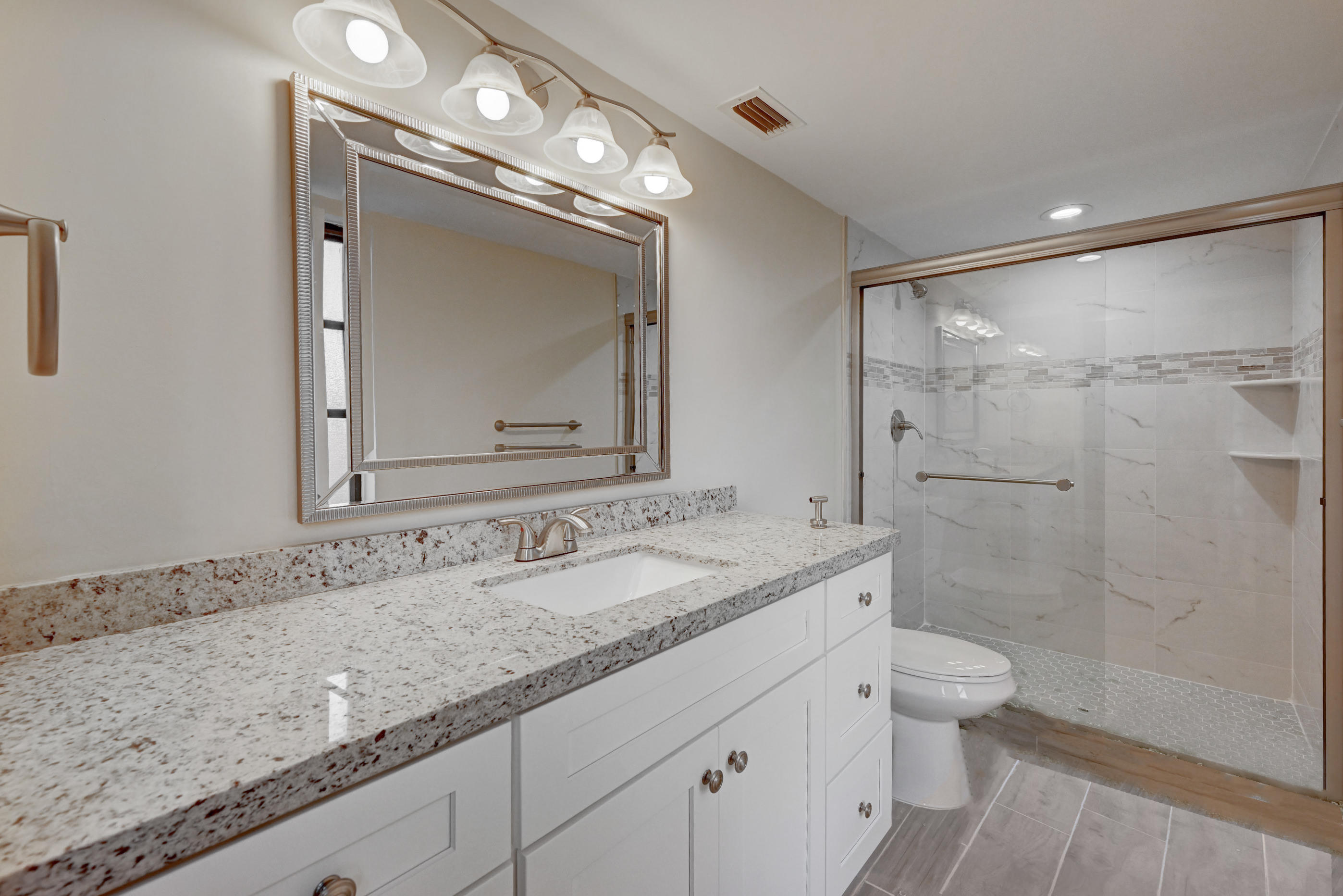 HUNTINGTON LAKES - Residential