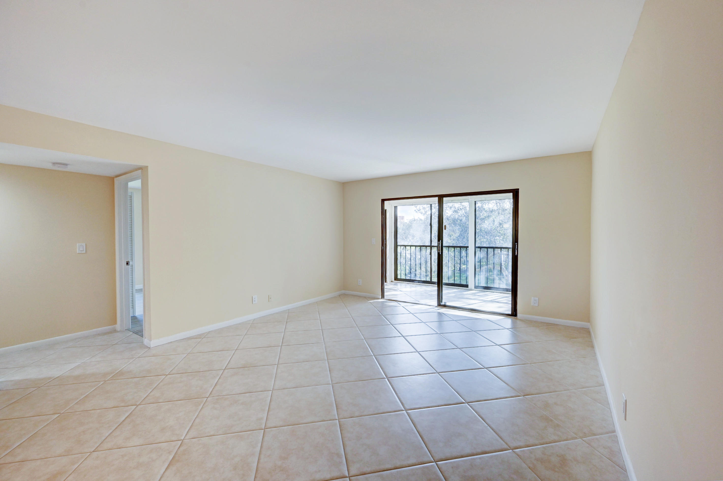 HUNTINGTON LAKES - Residential