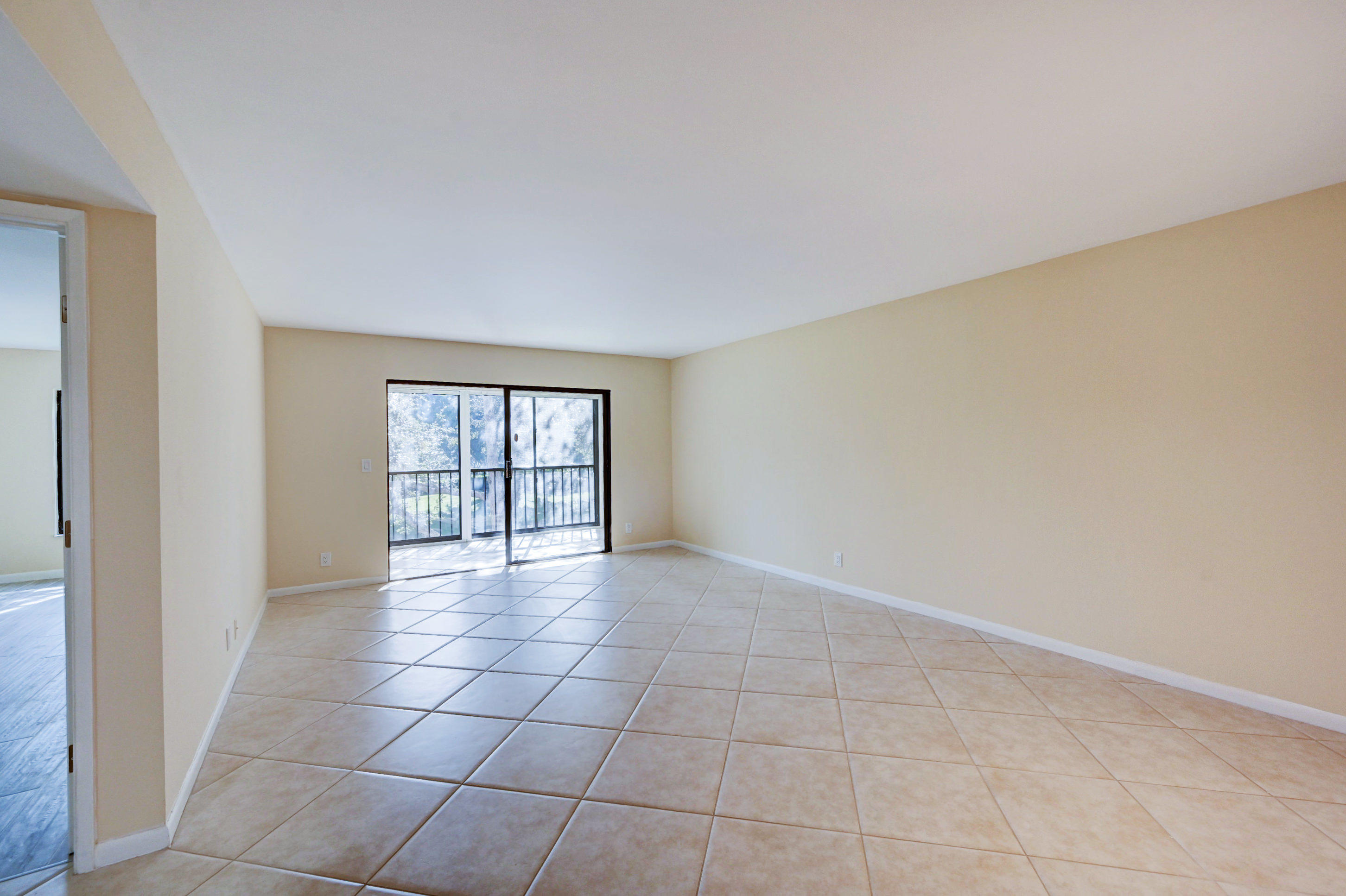 HUNTINGTON LAKES - Residential