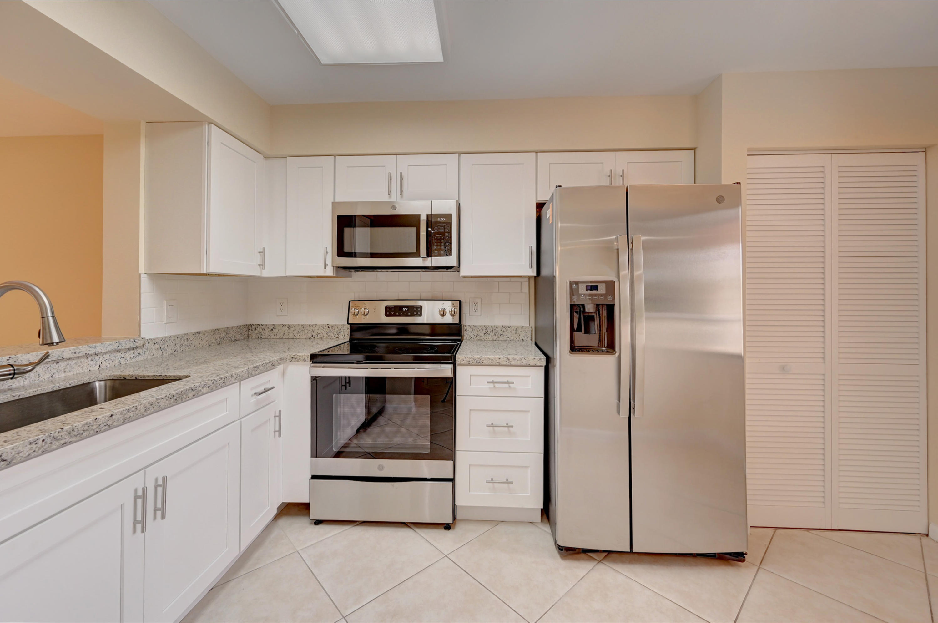 HUNTINGTON LAKES - Residential