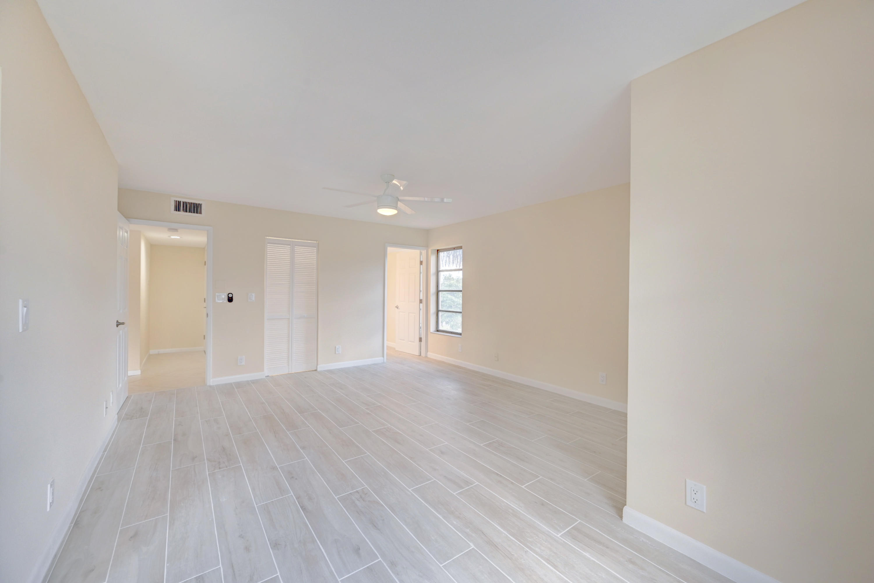 HUNTINGTON LAKES - Residential