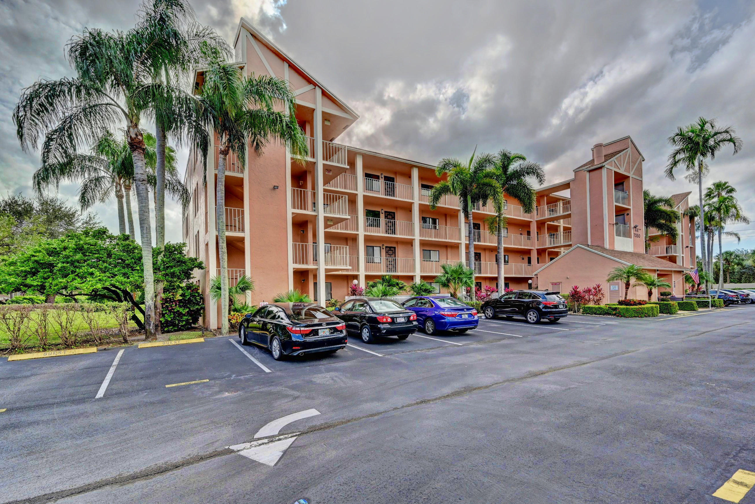 HUNTINGTON LAKES - Residential