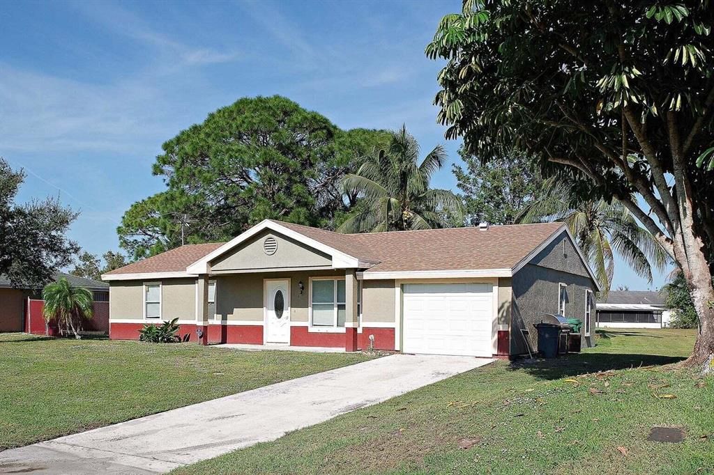 Photo of 418 SW Kentwood Road, Port St Lucie, FL 34953 (MLS # R10884613)
