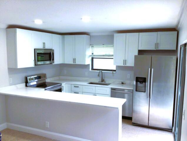 ''Fully Renovated 2 Bedroom Apartment, Open Living Room, SS Appliances, Pantry, Custom Paint, Wood-Like Tile In All Living Areas, Close To Great A-Rated Schools, Great Courtyard Entry, Very convenient family friendly location, neighborhood minutes from everything Jupiter has to offer, shopping, grocery stores, hospital, live music, night life and a lively dining scene, minutes from I95 and turnpike. like new!