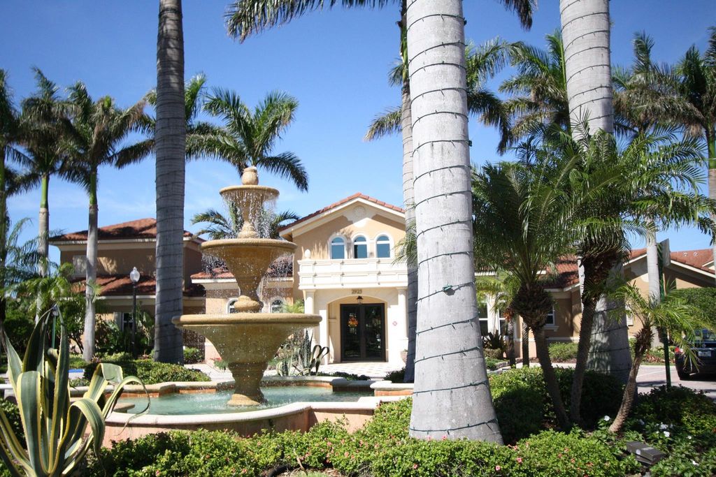 Photo of 202 Villa Circle, Boynton Beach, FL 33435 (MLS # R10892841)