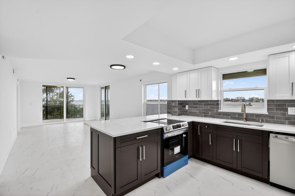 Photo of 896 N Federal Highway #224, Lantana, FL 33462 (MLS # B26017348)