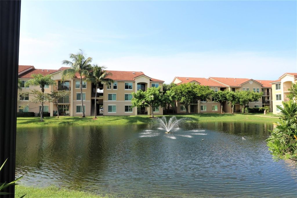 Photo of 504 Villa Circle #504, Boynton Beach, FL 33435 (MLS # F10449202)