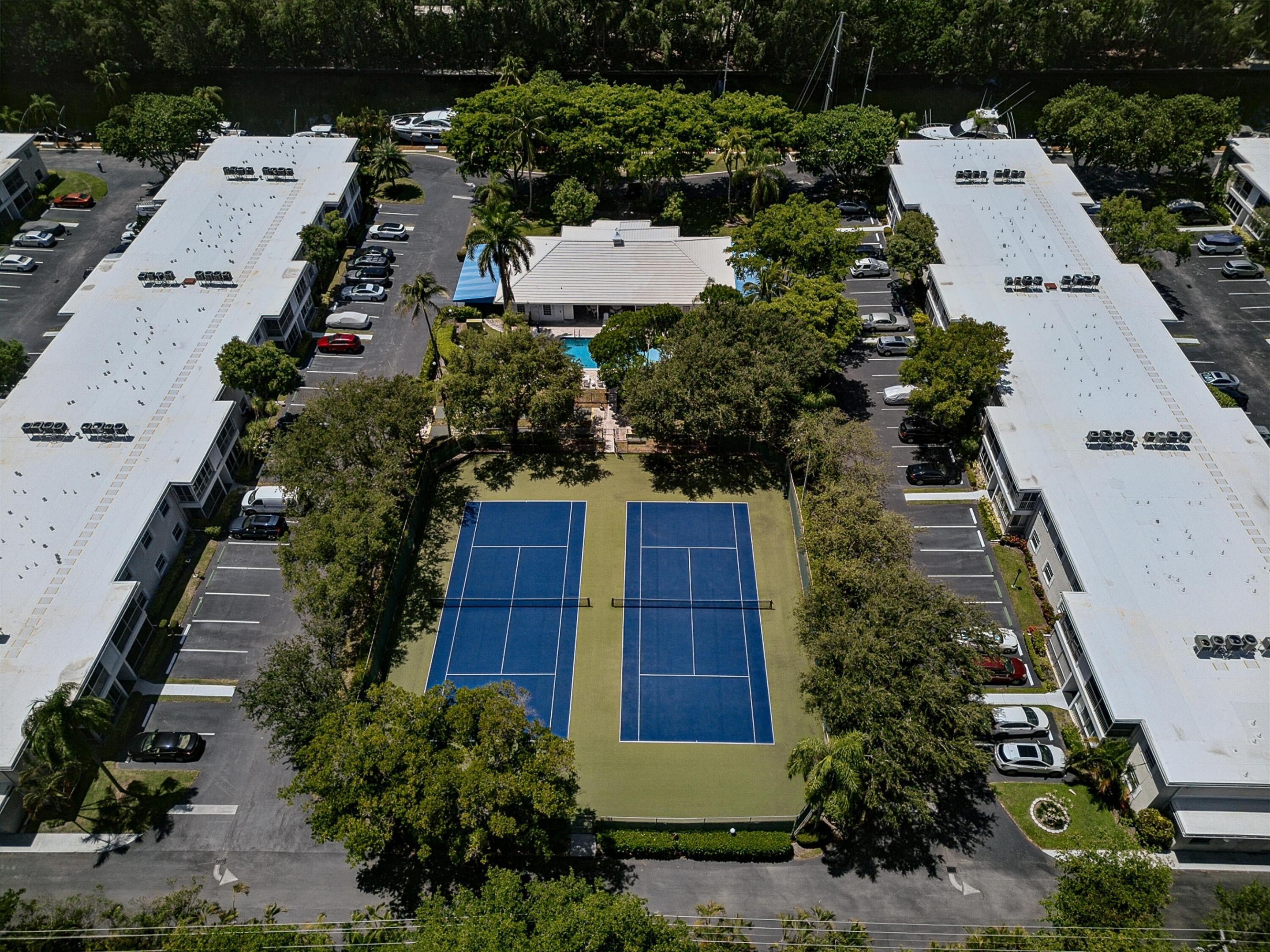 6457 BAY CLUB Drive 3