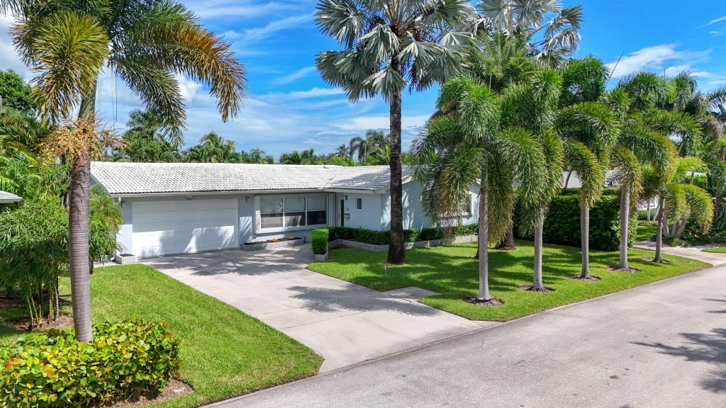 Photo of 128 VASSAR Drive, Lake Worth Beach, FL 33460 (MLS # B26085801)
