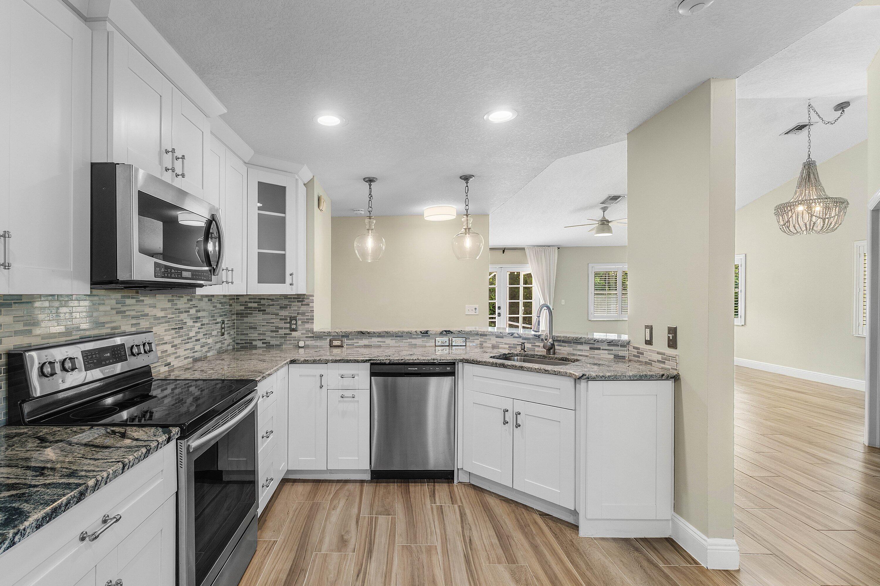 1215 E LANCEWOOD Place