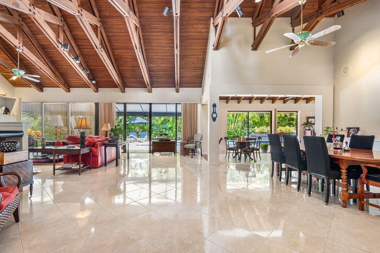 4899 Pineview Cir