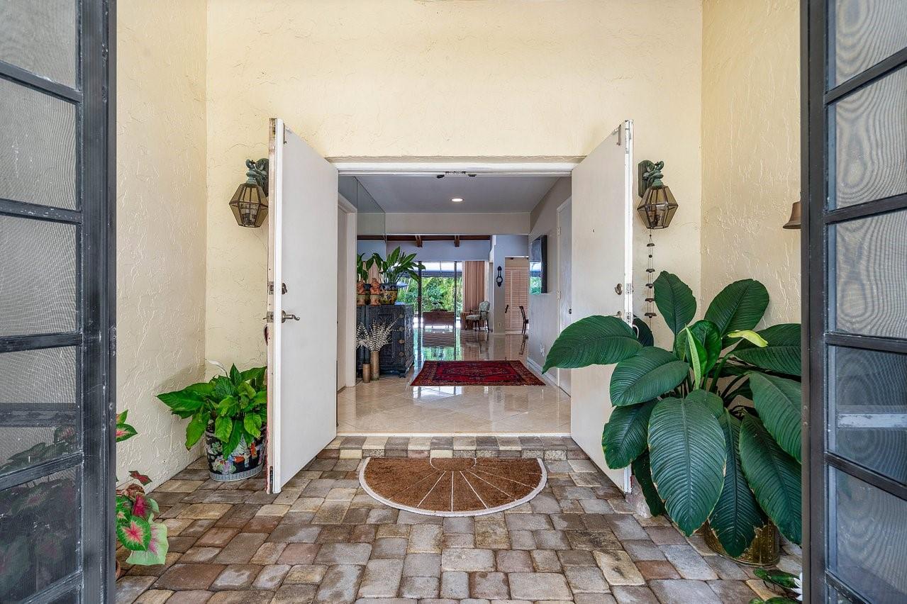 4899 Pineview Cir