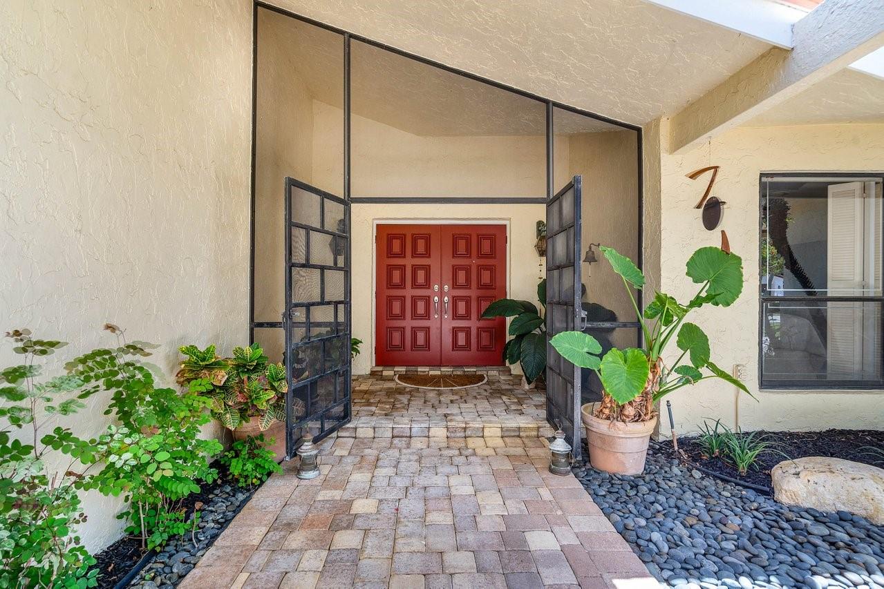 4899 Pineview Cir