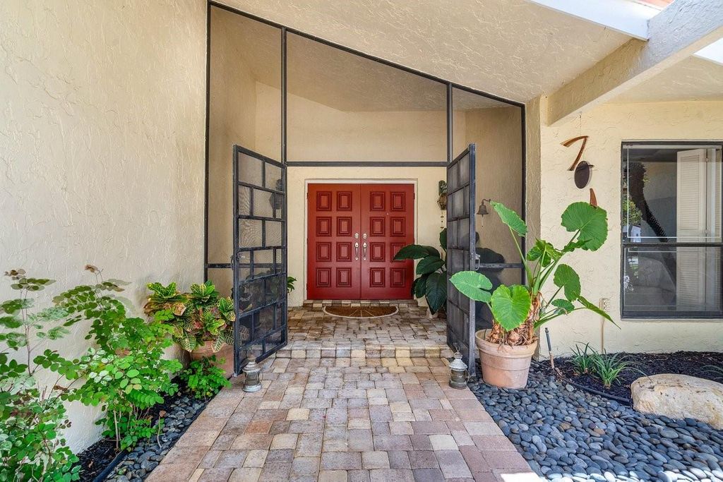 Photo of 4899 Pineview Circle, Delray Beach, FL 33445 (MLS # F10509162)