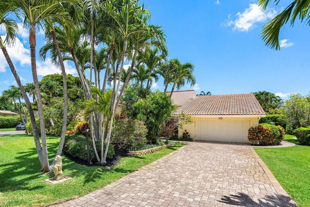 Photo of 4899 Pineview Circle, Delray Beach, FL 33445 (MLS # F10509162)