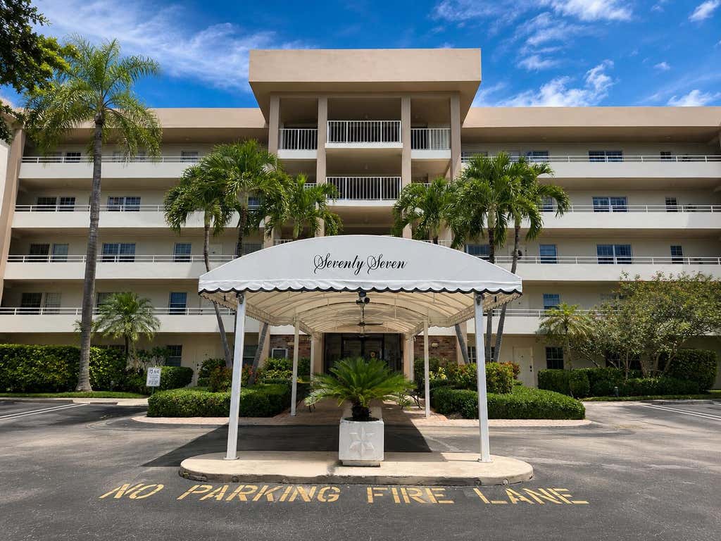 Photo of 3930 Oaks Clubhouse Drive #303, Pompano Beach, FL 33069 (MLS # B26042761)