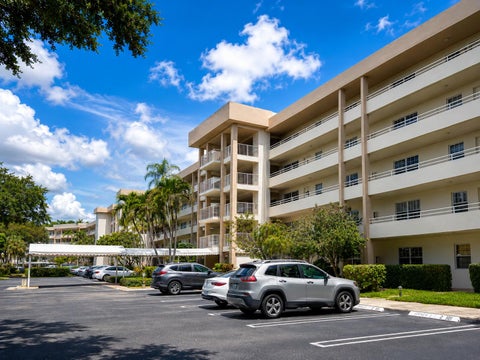 Tiny photo for 3930 Oaks Clubhouse Drive #303, Pompano Beach, FL 33069 (MLS # B26042761)