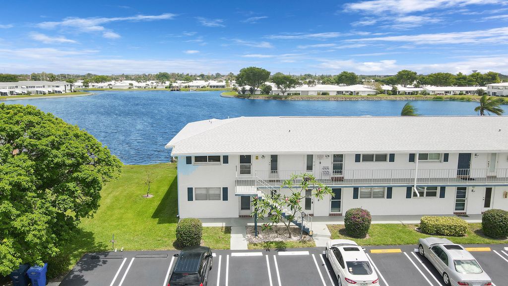 Photo of 1118 Lake Terrace #219, Boynton Beach, FL 33426 (MLS # R10794170)