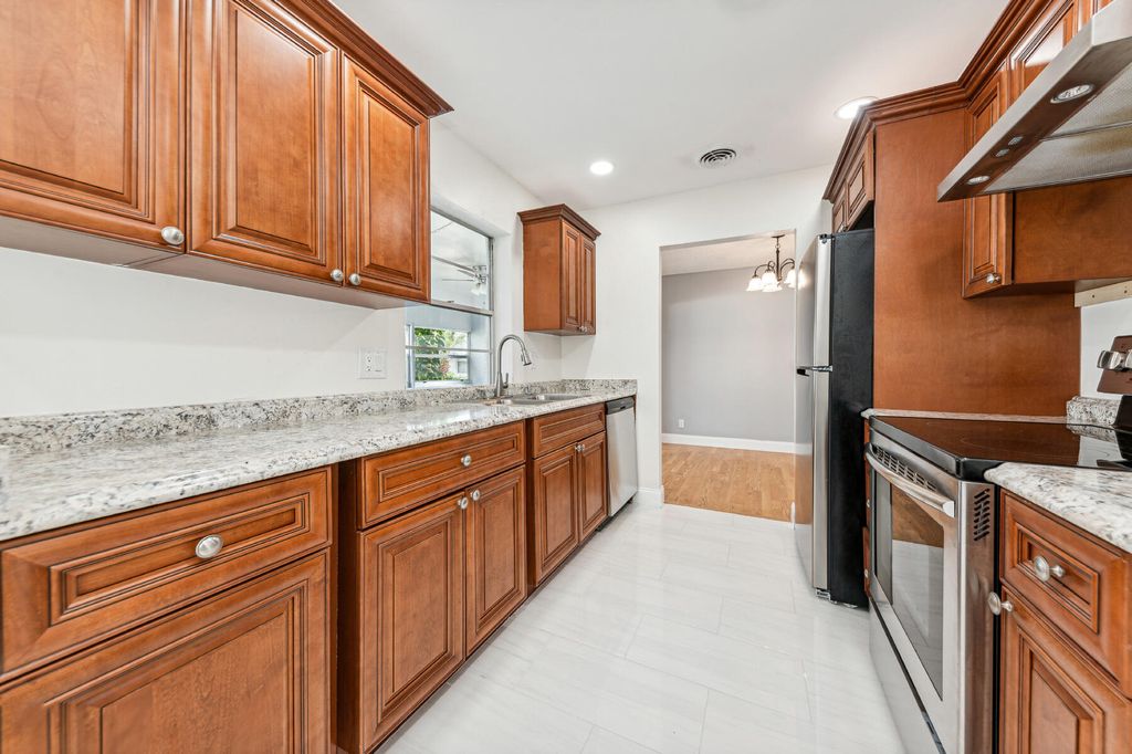 Photo of 2083 SW 13th Avenue, Boynton Beach, FL 33426 (MLS # R10960143)
