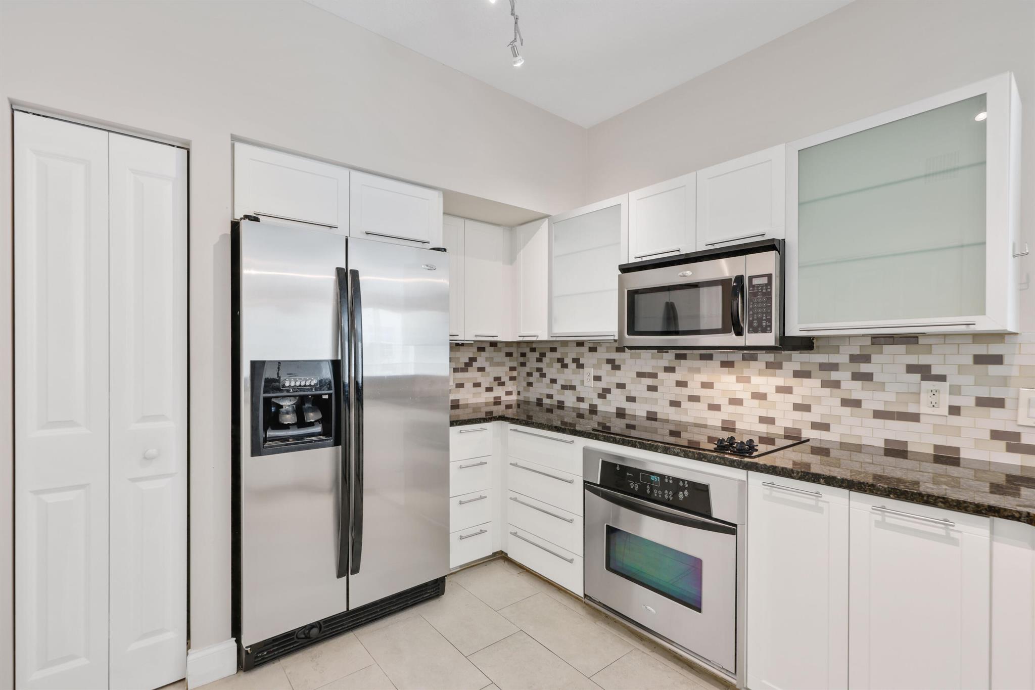 ASTOR CONDO - Residential