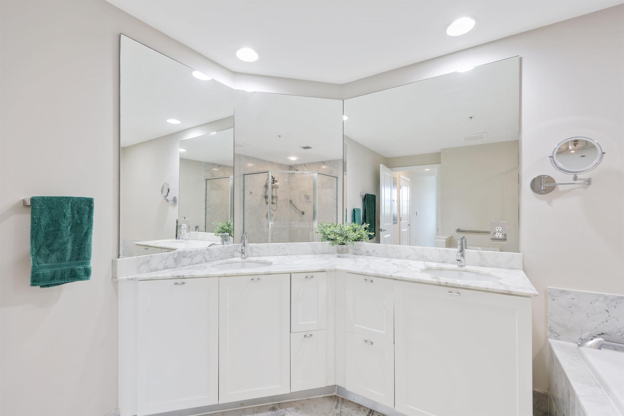 ASTOR CONDO - Residential