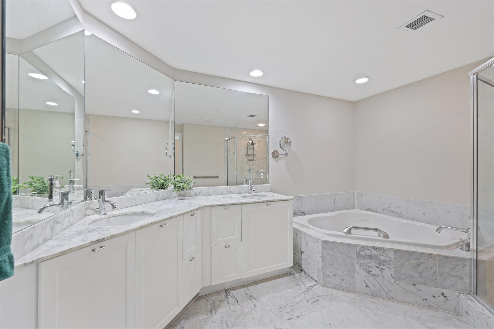 ASTOR CONDO - Residential