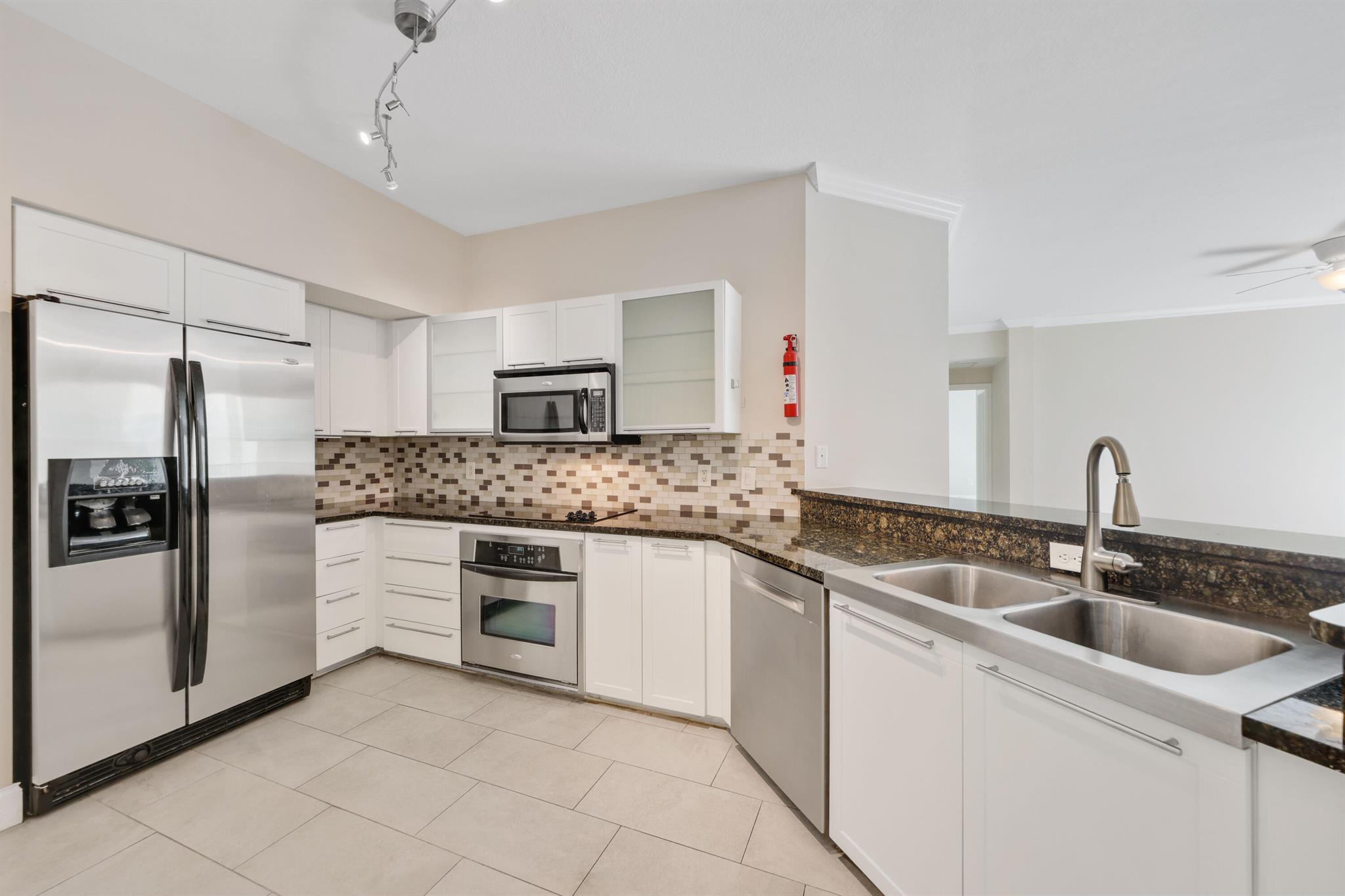 ASTOR CONDO - Residential