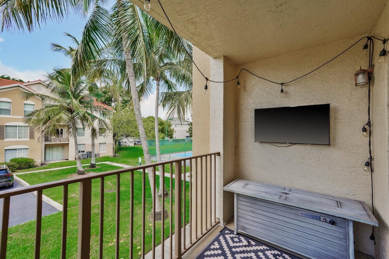 EMERALD ISLE AT LAGUNA LAKES CONDO - Residential